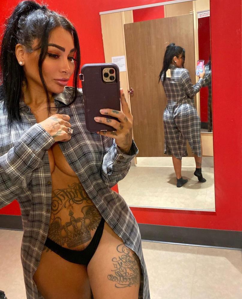 Am available for both Incall and outcall hookup HMU Snapchat emilyjonnes2021 Am available for both Incall and outcall hookup HMU Snapchat emilyjonnes2021