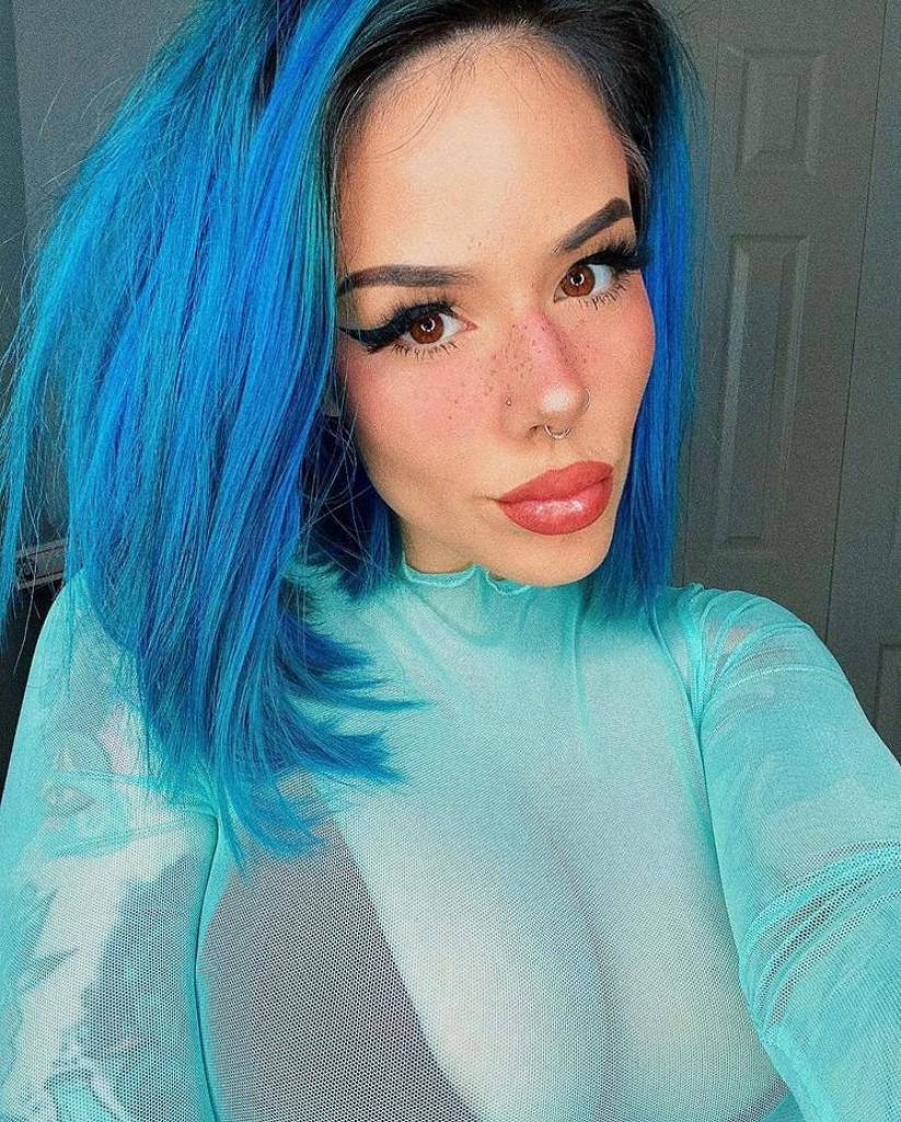 Escort available for hook up Escort available for hook up