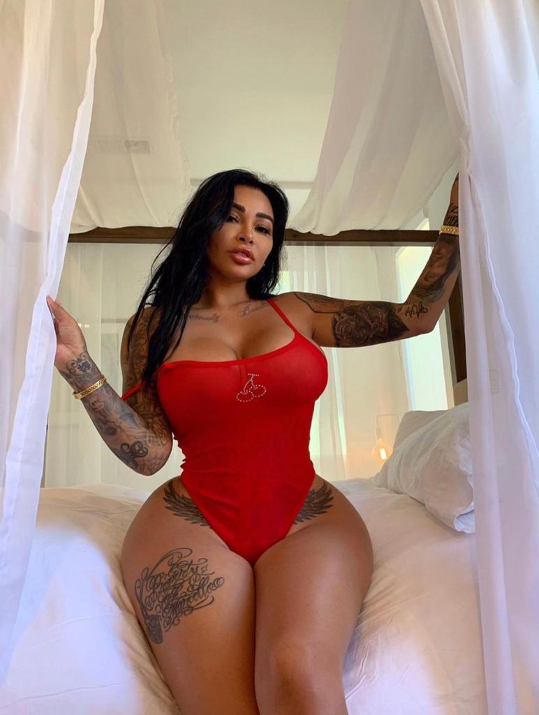 Am available for both Incall and outcall hookup HMU Snapchat emilyjonnes2021 Am available for both Incall and outcall hookup HMU Snapchat emilyjonnes2021