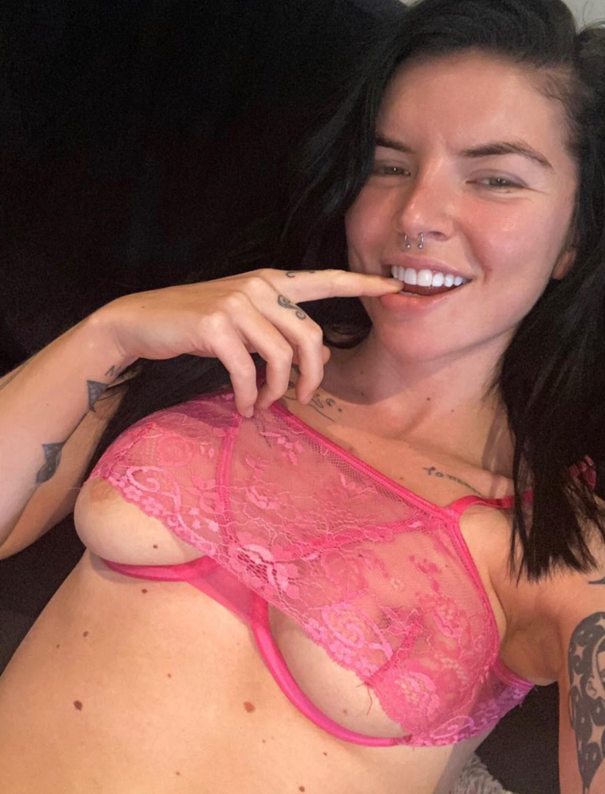 Hi I’m Sofia available for hookups just a text away Hi I’m Sofia available for hookups just a text away