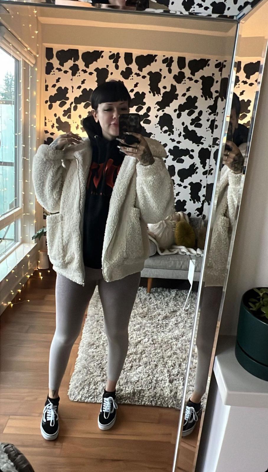 I’m available for hookup 🥺 I’m available for hookup 🥺