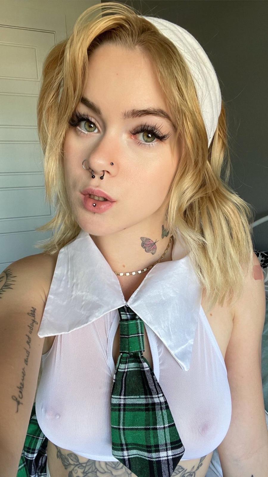 I’m horny and down too fuck I’m also 420 friendly and discreet and I party 🎉 I’m horny and down too fuck I’m also 420 friendly and discreet and I party 🎉