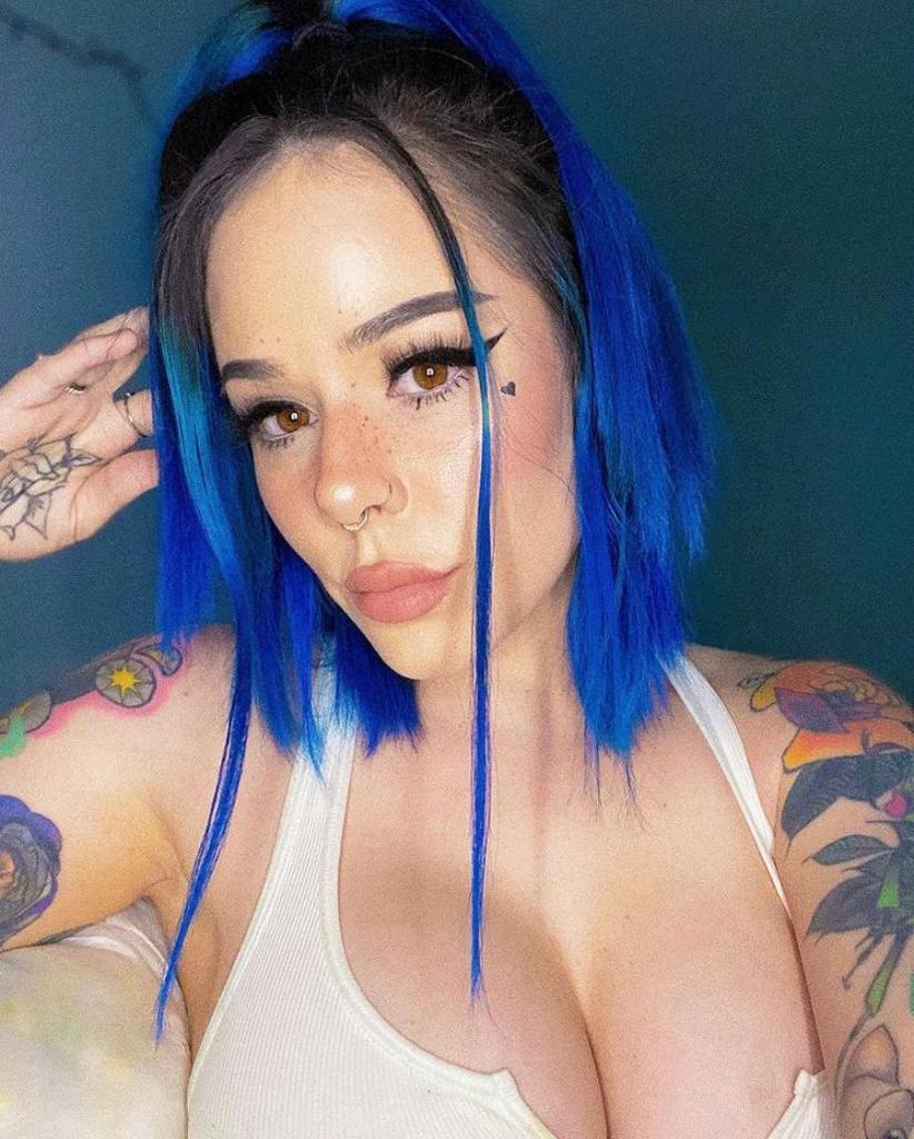 Escort available for hook up Escort available for hook up