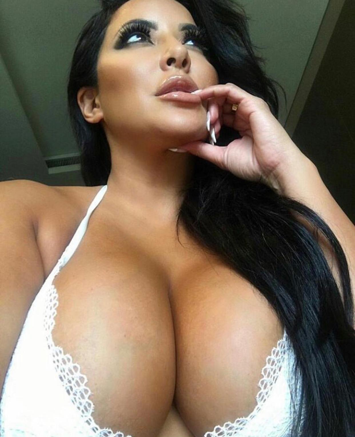 Iβm down for hook up π
π
π
 Iβm down for hook up π
π
π