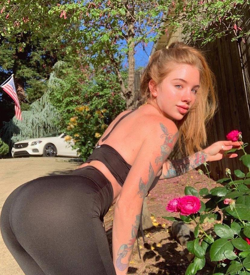 Escort available for hookup Escort available for hookup