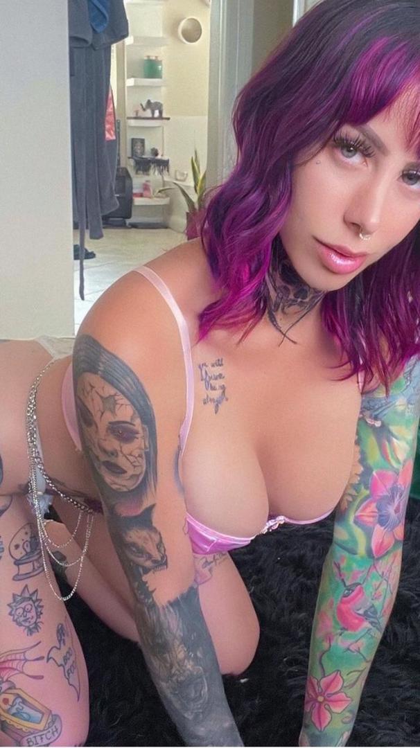 DOWN TO LINK AND CHILL⁉️ HMU ON SNAPCHAT @ SOPHIASAMMY22 💯 DOWN TO LINK AND CHILL⁉️ HMU ON SNAPCHAT @ SOPHIASAMMY22 💯