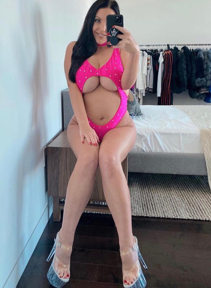Horny girl need serious fuck Horny girl need serious fuck