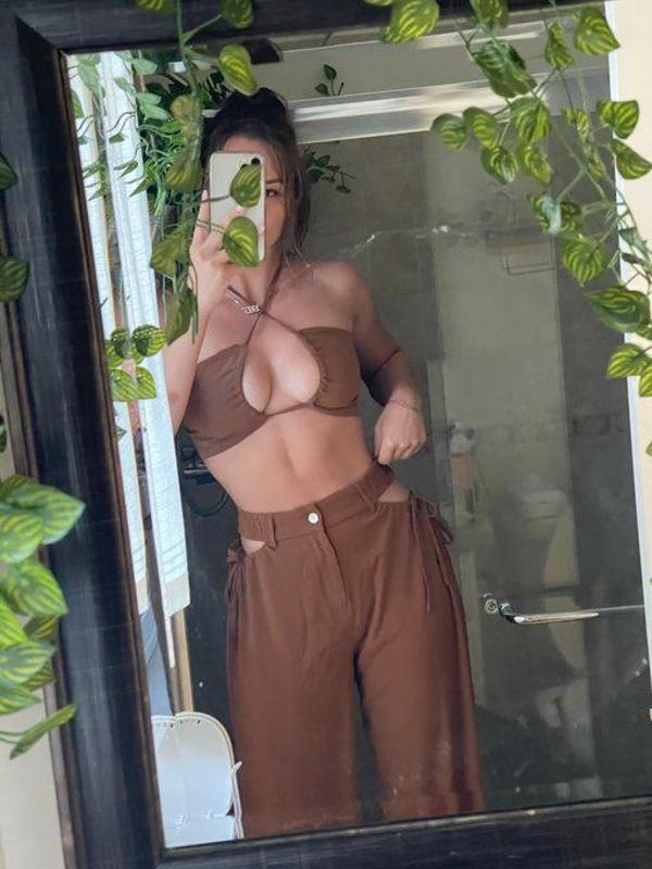 I am available for hook up 🍑🍑💦💦