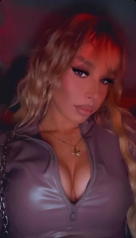 Escort available for hook up