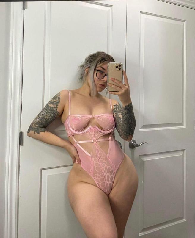 Am available for both Incall and outcall hookup HMU Snapchat emilyjonnes2021