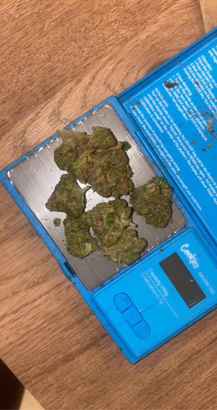 HOOKUP SEX AND SELL DRUGS 🍑🍑😘😘