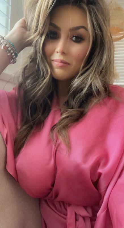 Hi, are you closer to me, I’m available for hookup rn. If you are down (805) 603