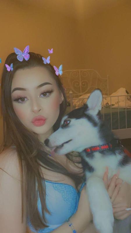 Naughty Vanessa available to pleasure now 👅💦