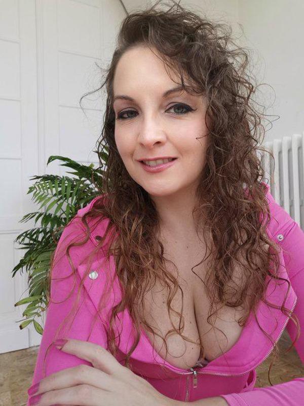 I’m available for incall and outcall services