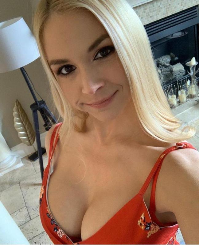 I am available both Incall and outcall