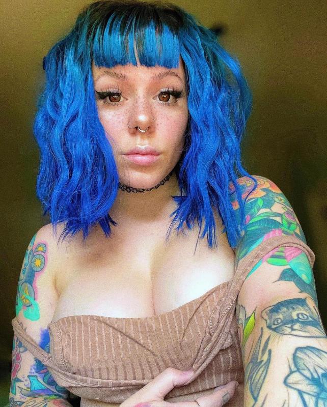 Juicy Erotic and Curvy. I’m available to satisfy,real and legit.👻Jenny_cole23