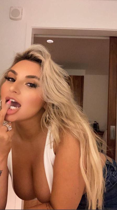 I’M DOWN FOR HOOKUP TONIGHT🫶🏻 HMU ON SNAPCHAT👻@ kairawillie