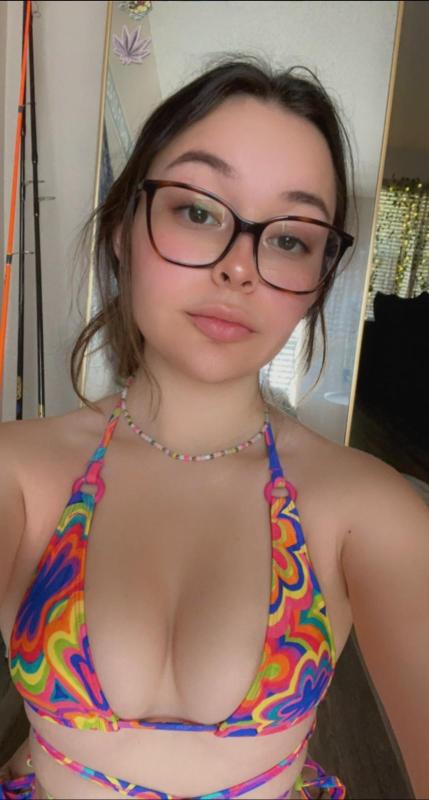 Naughty kindy here to pleasure