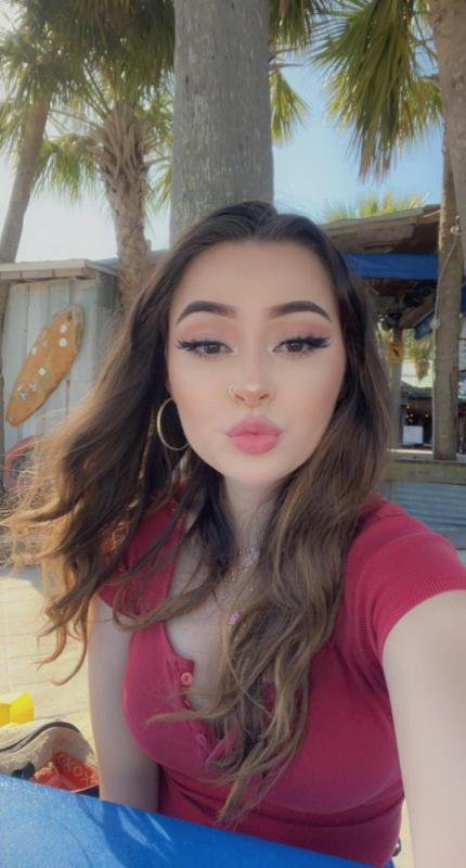 DOWN FOR HOOKUP HMU ON SNAPCHAT @ashelyeve23