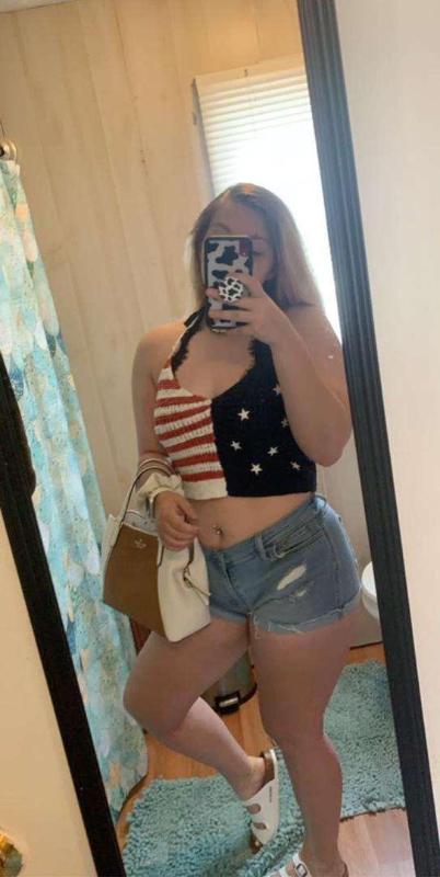 Anyone down to hookup HMU (7015878740)