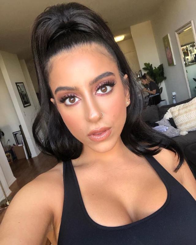 I’m available for deep throat orgy 🍑🍆 (423) 281-9052