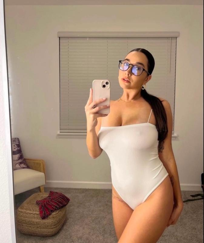 Milky 🥛 hookups and my nudes 🥰😘🍆🍇🍑💭 💋 🧼