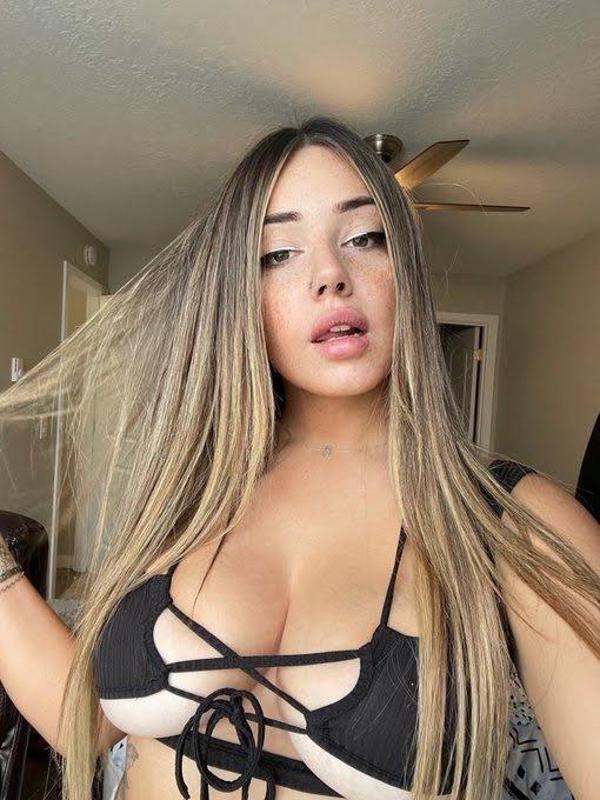 Available for hookup 💦💦