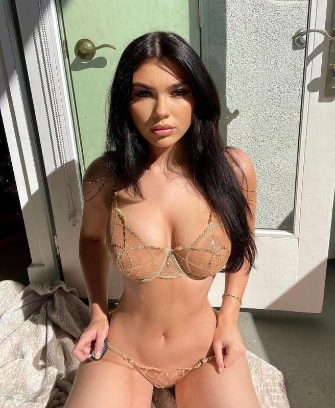 IF YOU’RE LOOKING FOR SOME FUN, I’M AVAILABLE 💦👅🍑🍆