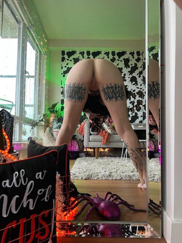 Hey I’m Mia and I’m available for incall and outcall services
