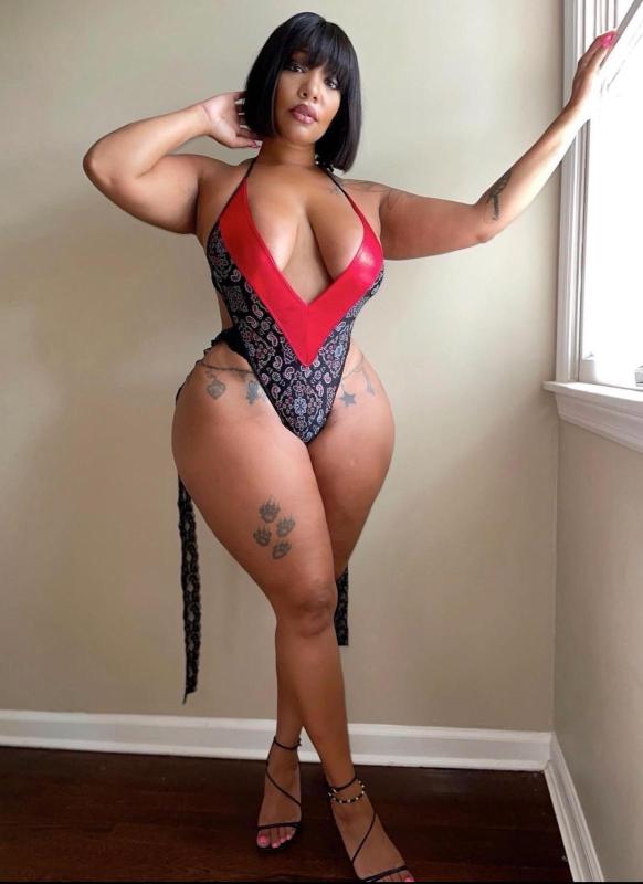 Hookup service I’m available hit me on snap 👻 Ellatom21