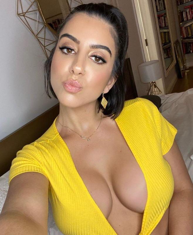 I’m available for both incall and outcall hookup hmu on Snapchat Chipdollie20109