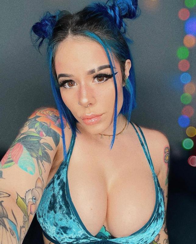 I’m a nasty little bitch that’s looking to get fucked suck dicks and swallow loa