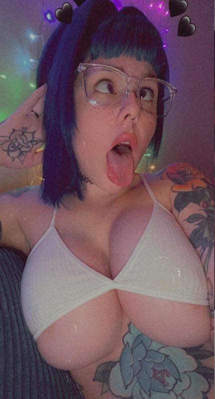 I’m available all night and day for hook up ❤️🥰