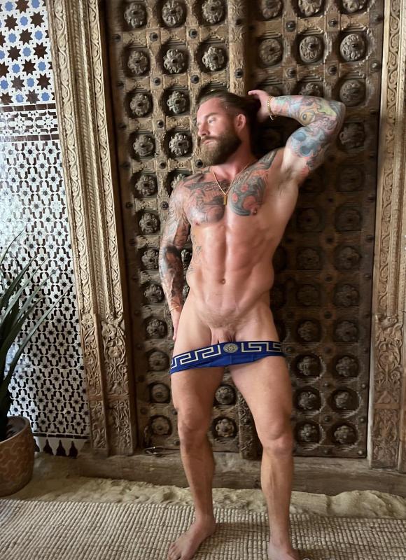 It’s Daddy time 🍆 I’m here to relive your stress. horny mature Man 2162609193