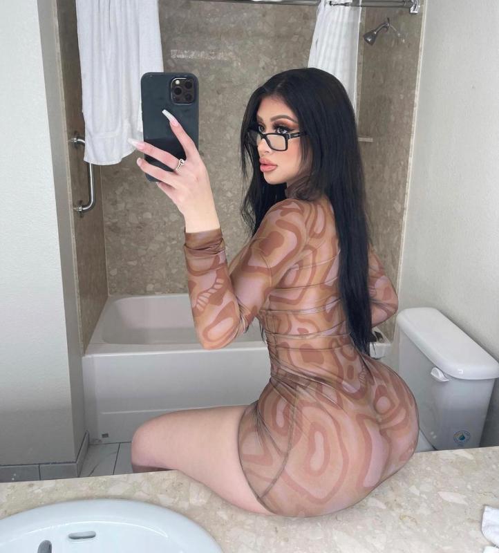 Am Brenda hot 🥵 DTF text (323)-963-6404 or snap 👻 addmeforfun000