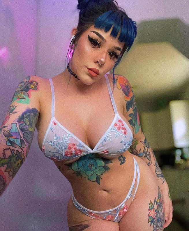 DOWN FOR FUN AND HOOK UP HMU ON SNAP SUSANJANE86