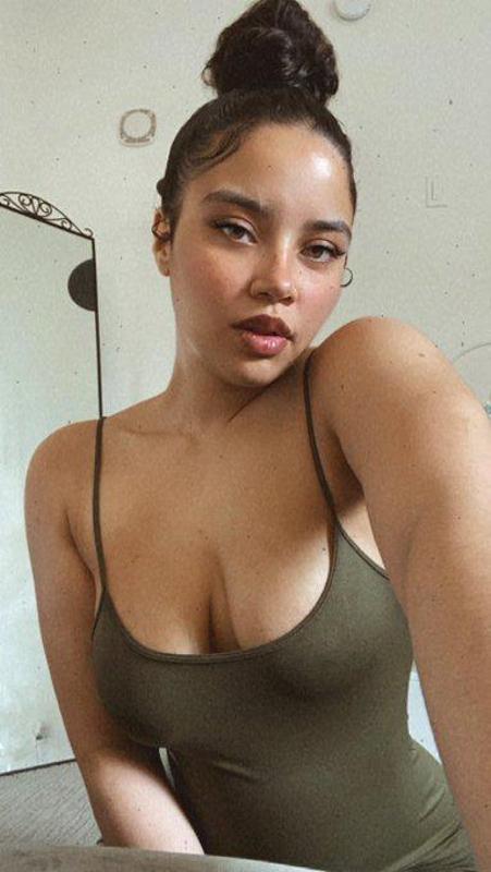 I’m a cute clean DDF white.Single,lonely Female Escort down for hookup