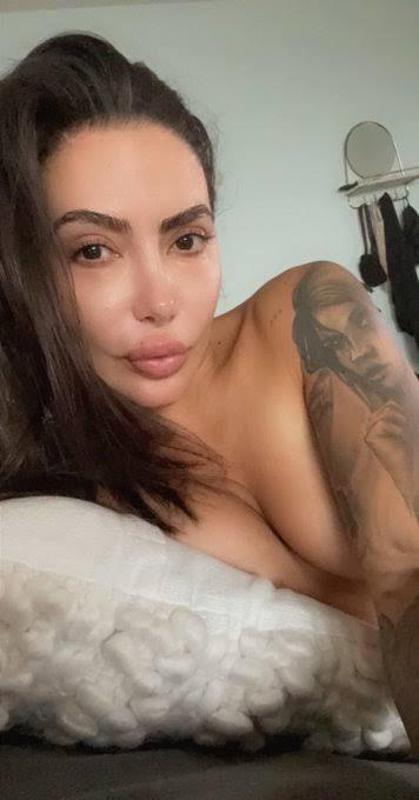 I’m available for hookup 💋 all day and night 🍆 