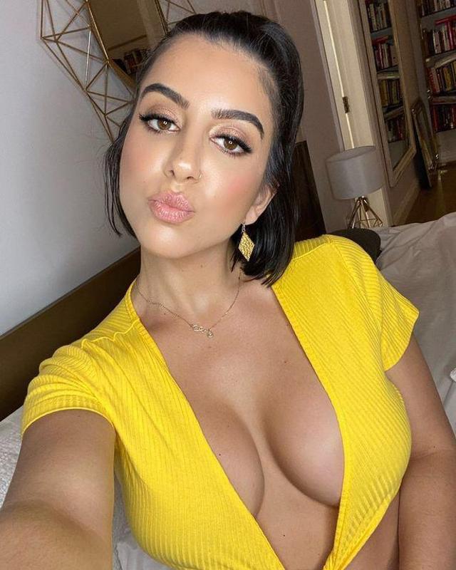 Looking for a sexy girl to Have fun with am available