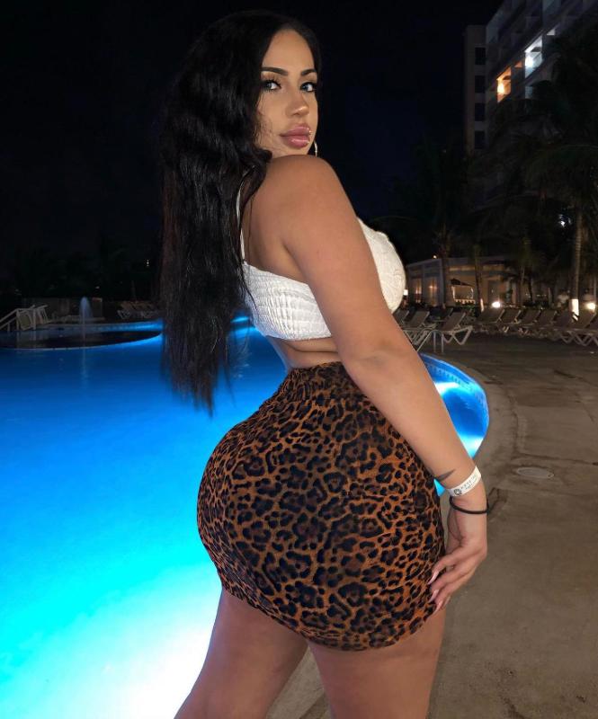 Hi I’m Rena Really sweet and polite I’m down to anything- hook up