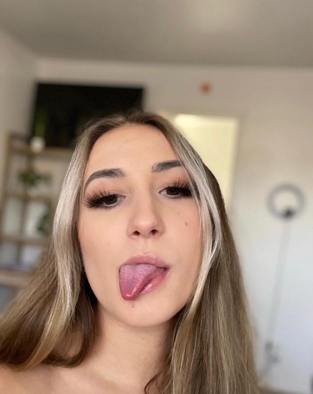 My dripping wet pussy is waiting for you 👅💦🍑🍆