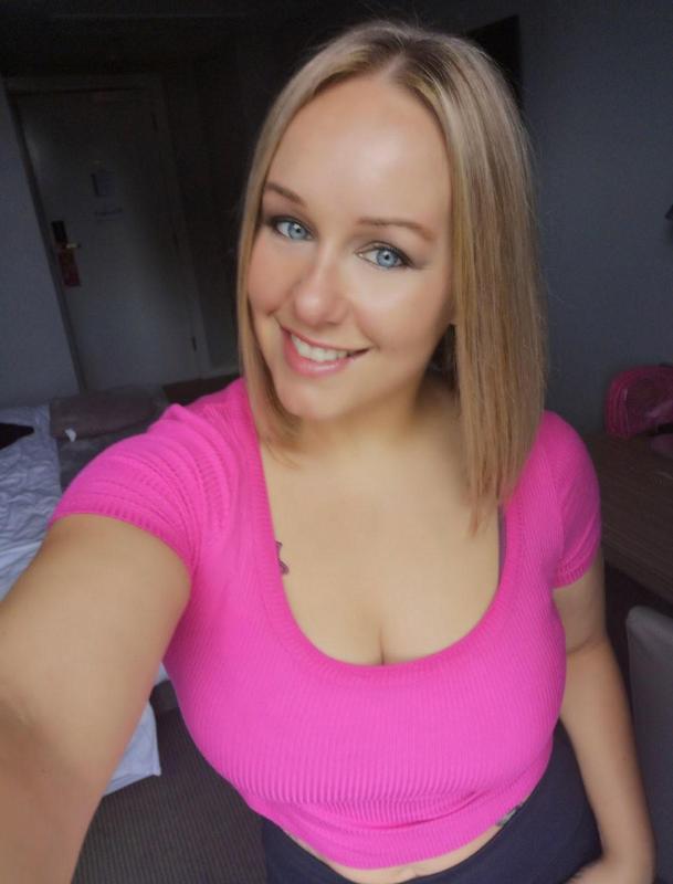 I DOWN FOR ALL KIND OF SEX AND I NEED BIG DICK INSIDE MY WET P**SY💦🍑🍆