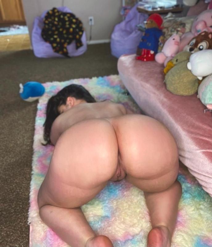 I’m down and available for hookup💦💦🍆🍆