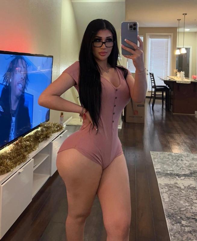 Escort Available for hookup service