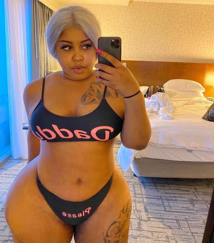 Available for hook up 🍆🍆🍆