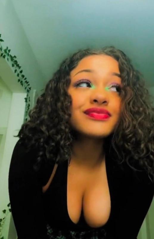 Your sex dull with a radiant mix of elegance🔅,and erotic experience👙💋🍆